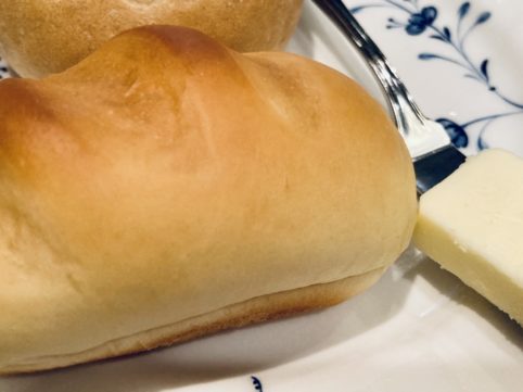 レトロ感のあるパンとバナー
