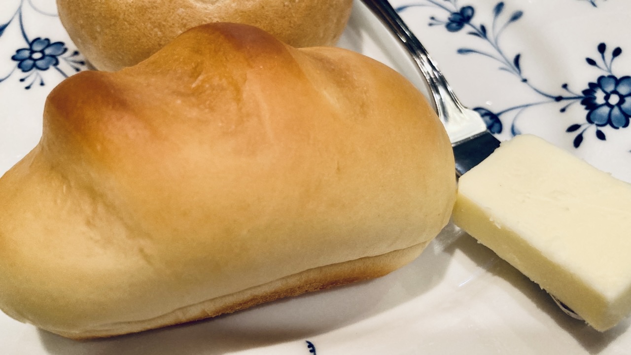 レトロ感のあるパンとバナー