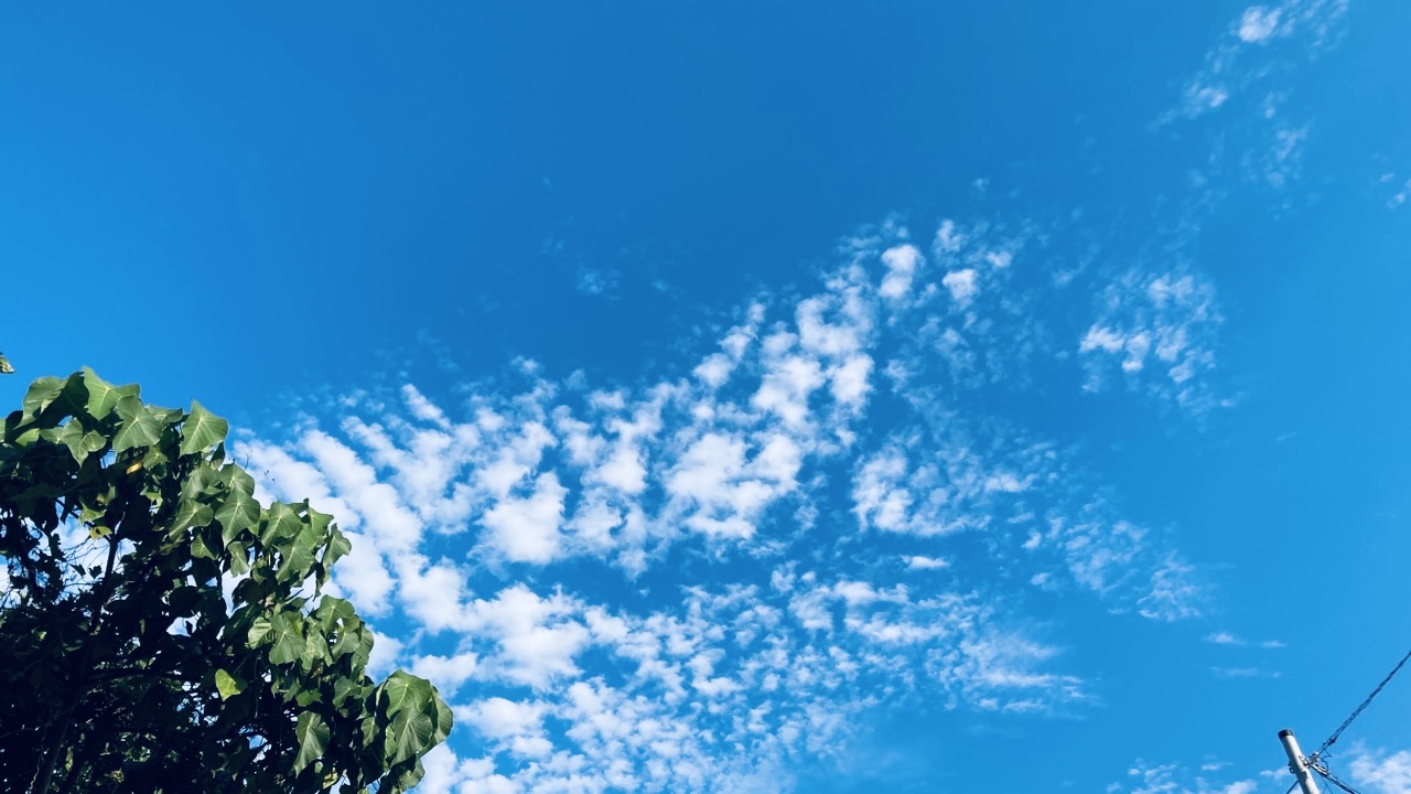 沖縄の雲と青い空