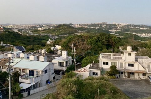 沖縄の高台から見える風景