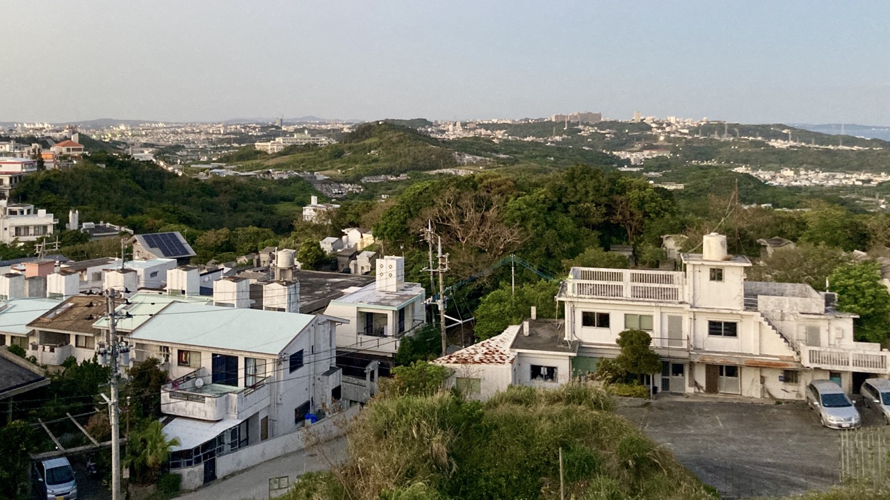 沖縄の高台から見える風景