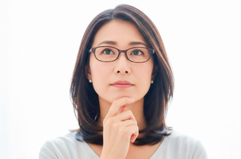 自問自答する女性 AI生成