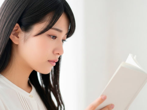 感動する女性 AI生成