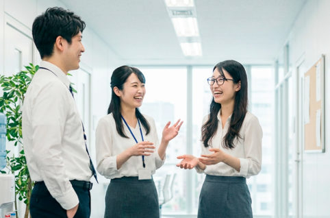 社内政治のイメージ画像 廊下の立ち話 AI生成