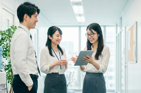 DXの話をする従業員 AI生成