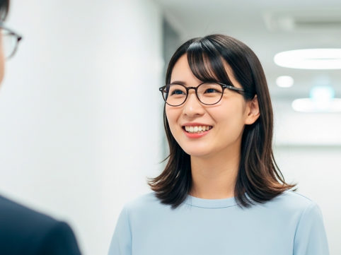 建設的な雑談をする女性 AI生成